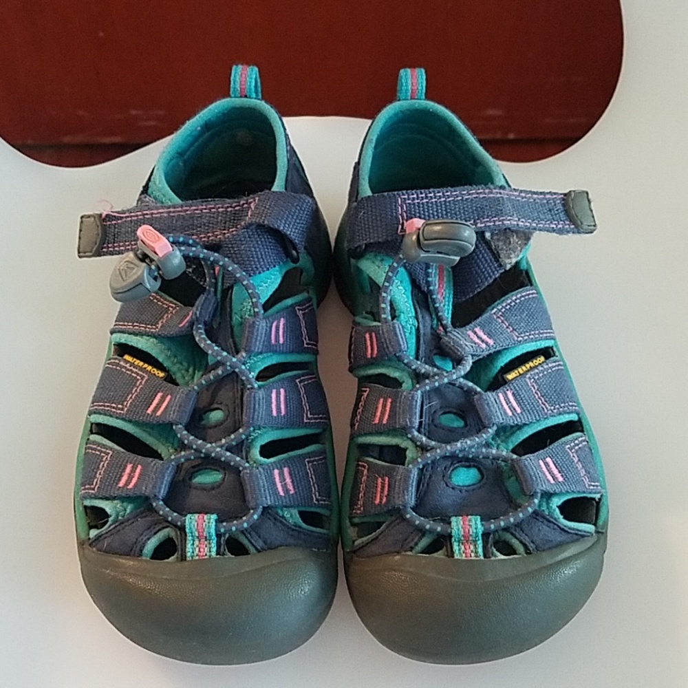 Girl's Keen sandals